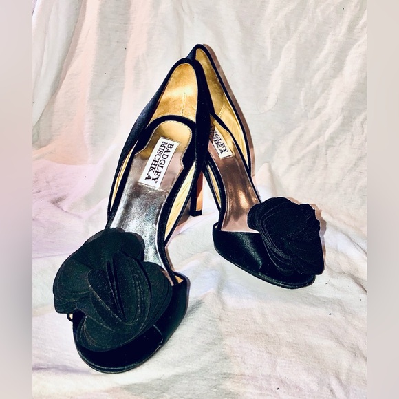 BADGLEY MISCHKA•SIZE-6•BLACK•HEELS•FLORAL ACCENT - Picture 16 of 16